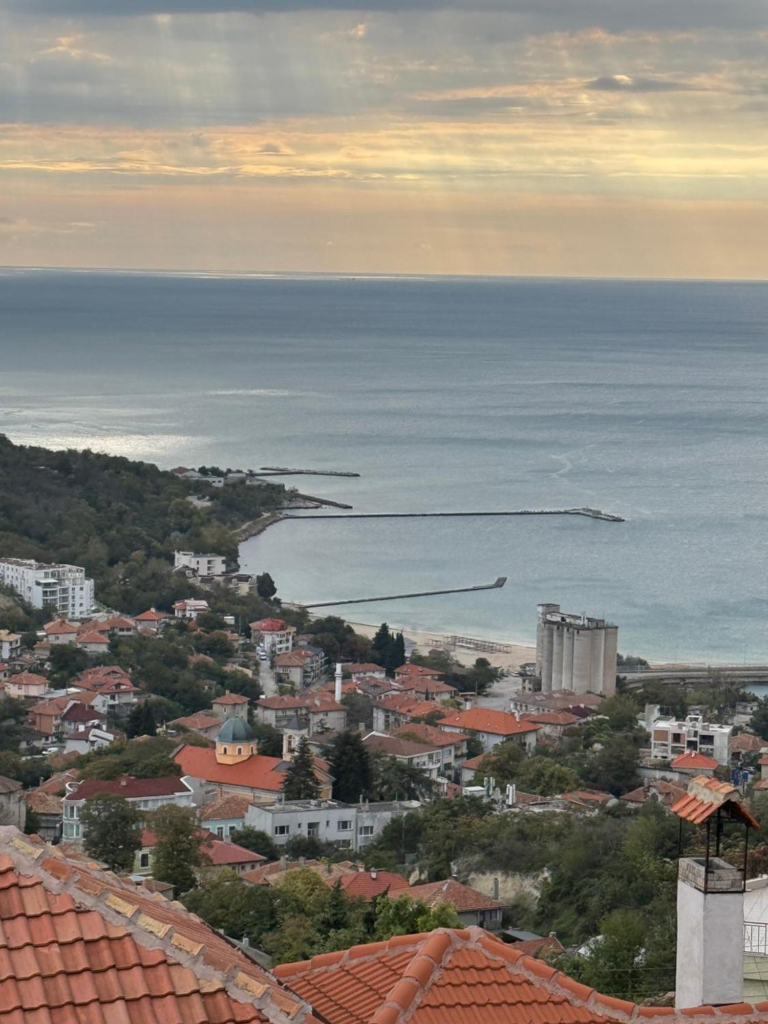 Kakavanen'S Sea View Apartment Балчик Екстериор снимка